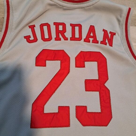 Nike Air Jordan # 23 Basketball Boys Jersey Youth Size XL 13-15 Years Grey - Picture 11 of 13